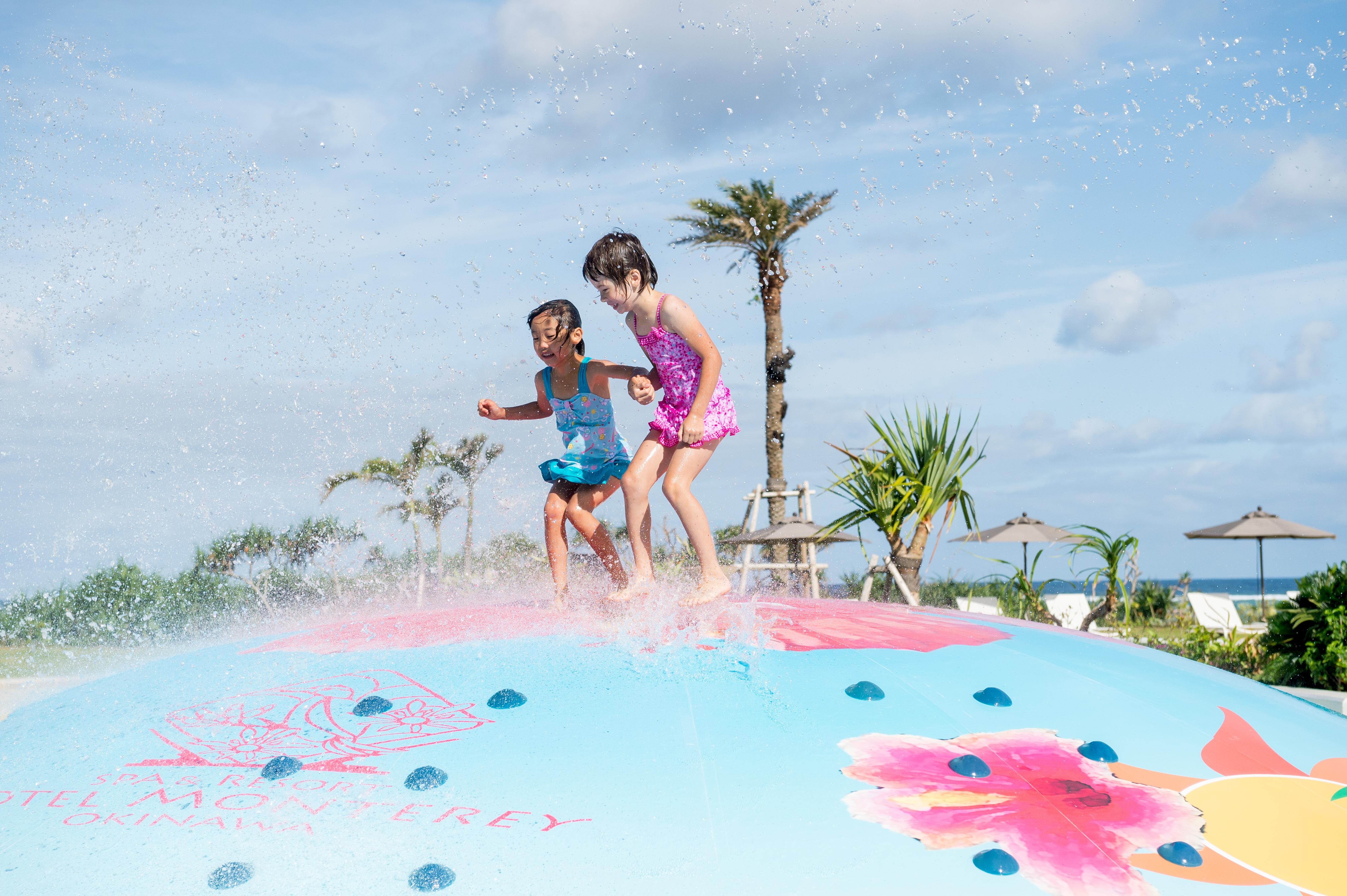 Hotel Monterey Okinawa Spa & Resort Onna Eksteriør billede Splash Island