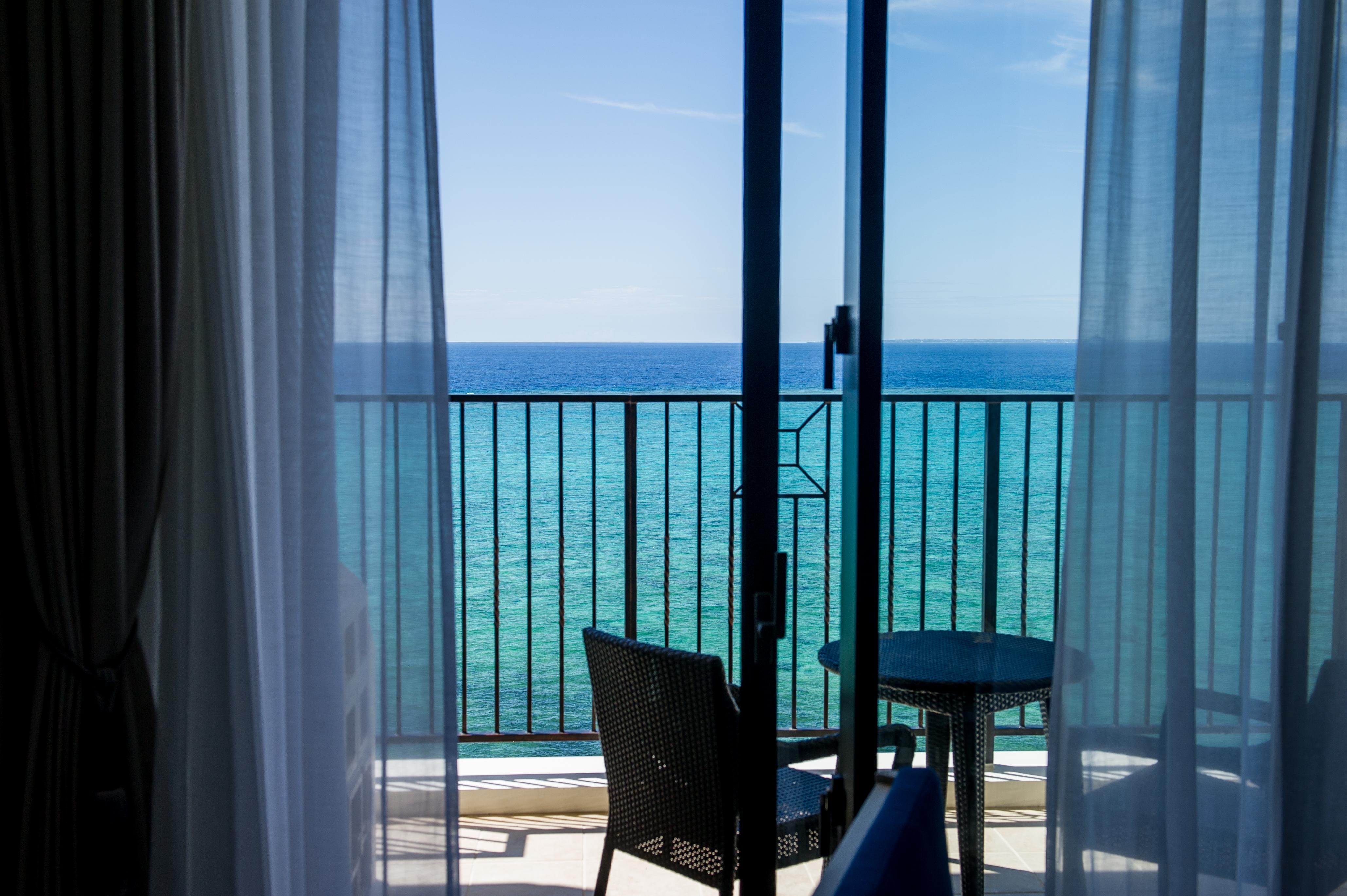Hotel Monterey Okinawa Spa & Resort Onna Eksteriør billede View from a room at the Hilton