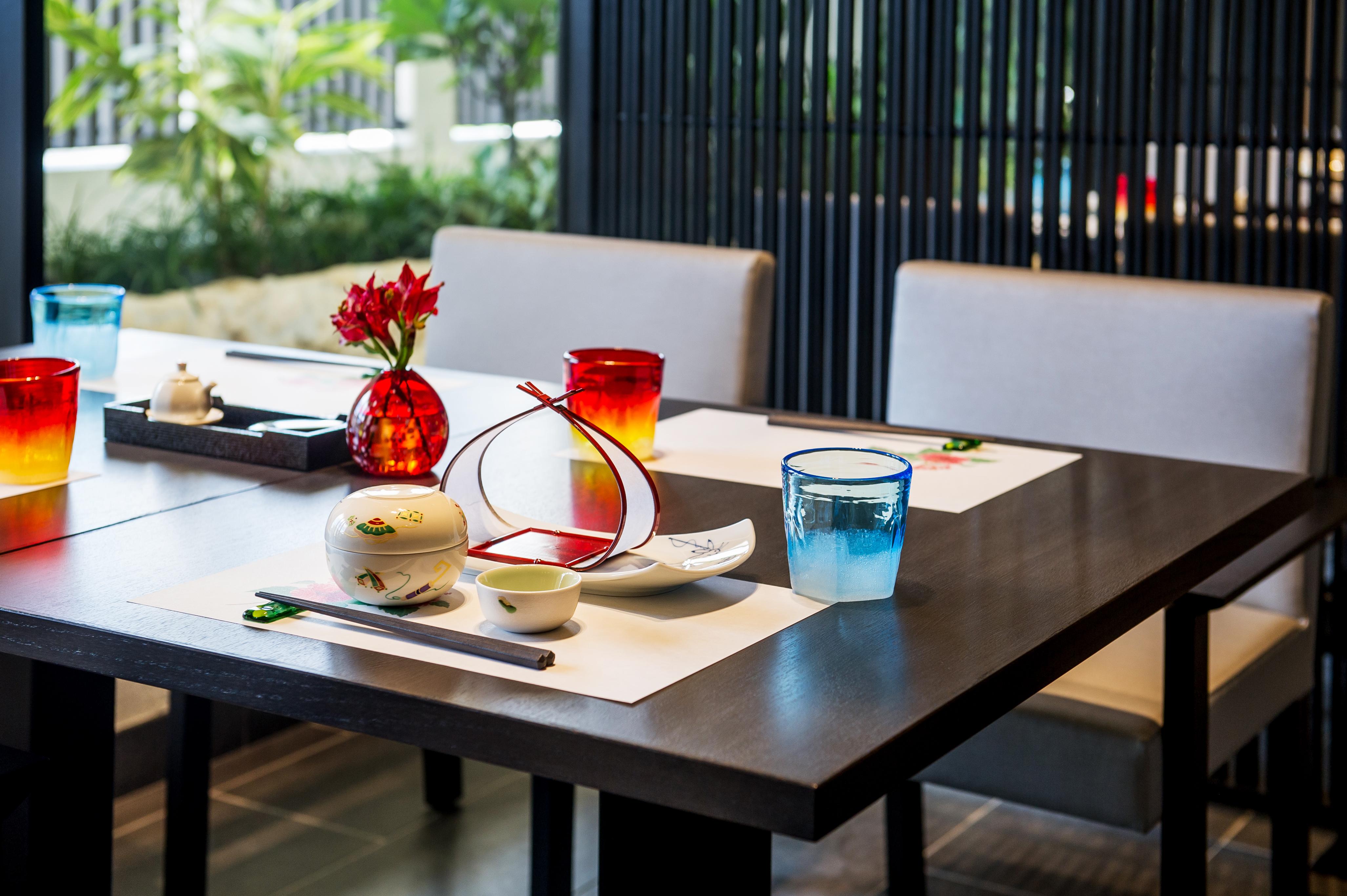 Hotel Monterey Okinawa Spa & Resort Onna Eksteriør billede A table at a restaurant
