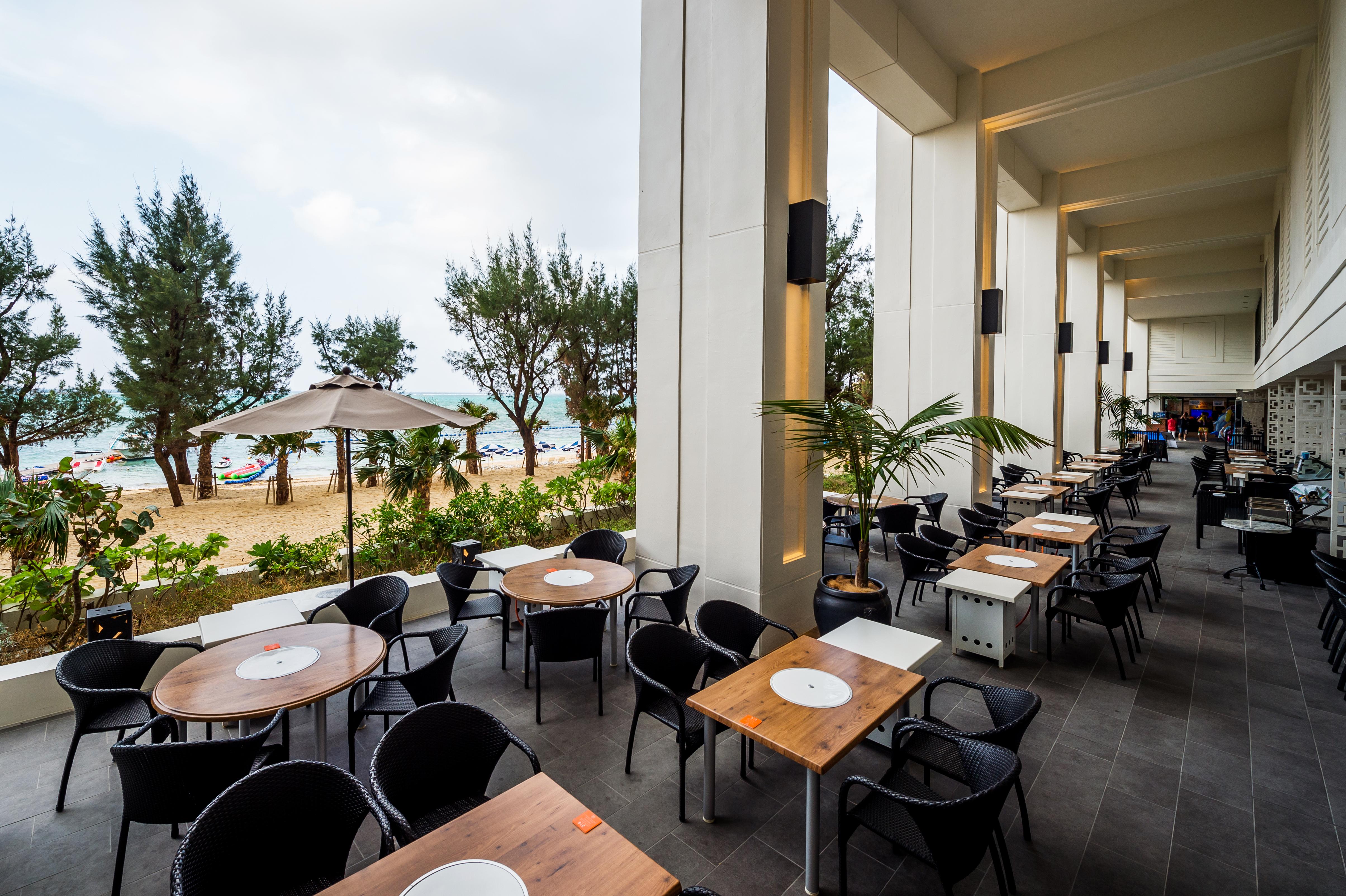 Hotel Monterey Okinawa Spa & Resort Onna Eksteriør billede The Beach Club