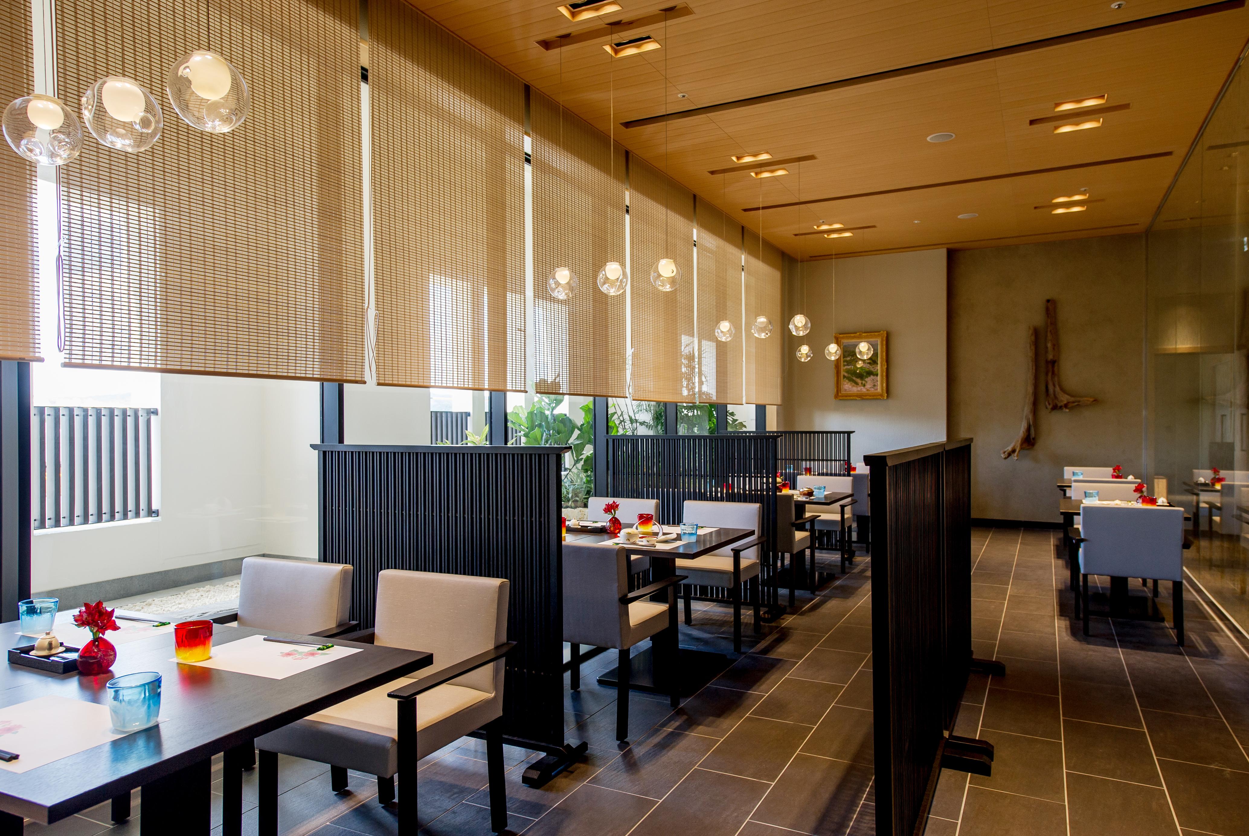 Hotel Monterey Okinawa Spa & Resort Onna Eksteriør billede Interior of a restaurant in Japan