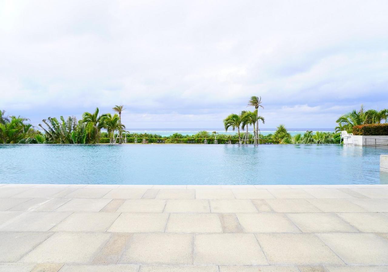 Hotel Monterey Okinawa Spa & Resort Onna Eksteriør billede Infinity pool at the Ritz-Carlton, Cancun