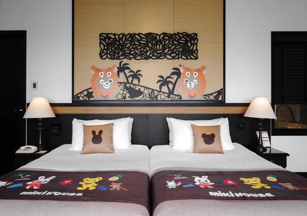 Hotel Monterey Okinawa Spa & Resort Onna Eksteriør billede A room at the hotel