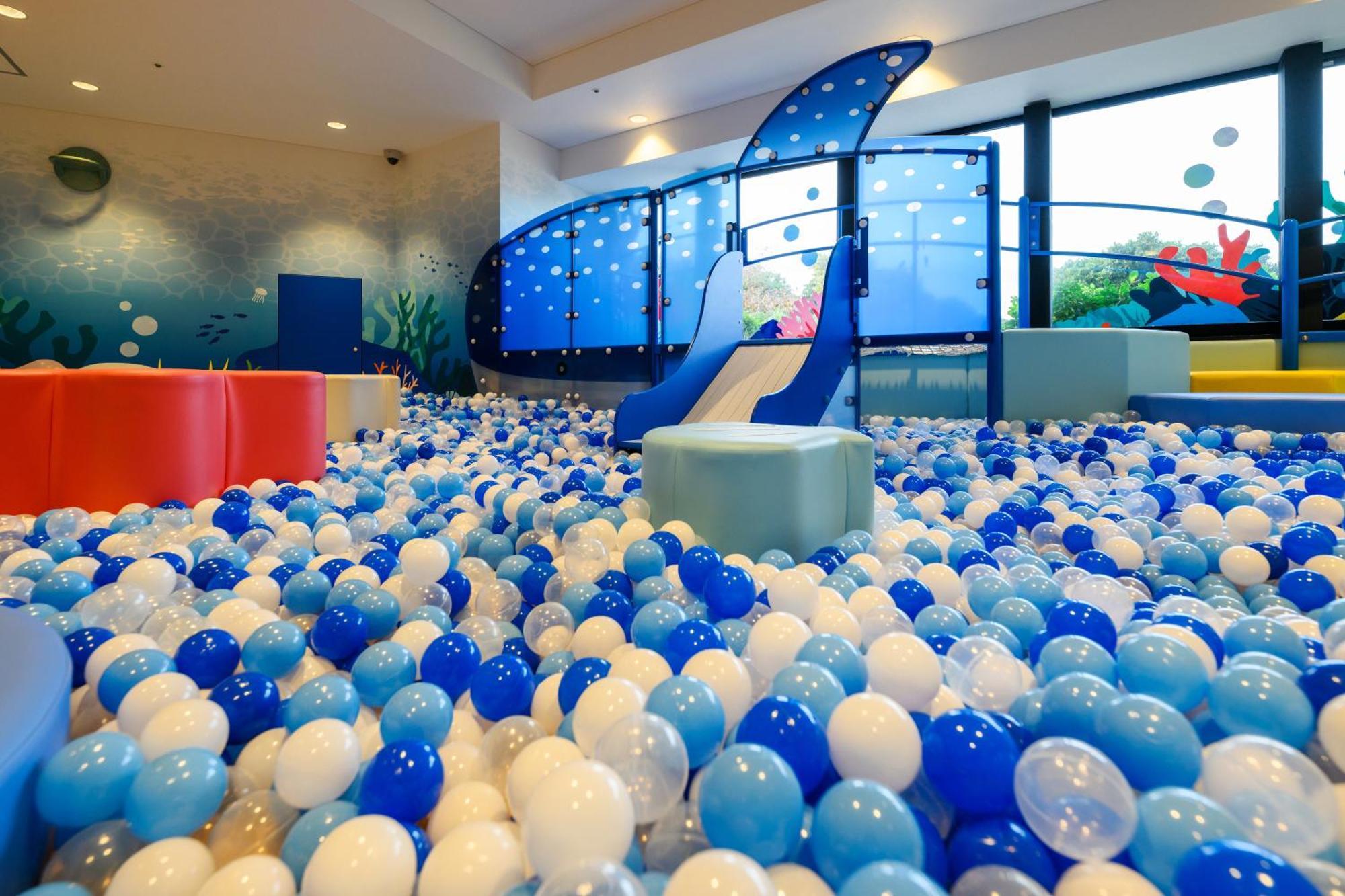 Hotel Monterey Okinawa Spa & Resort Onna Eksteriør billede Ball pit at the Children's Museum of Indianapolis